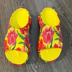 Balenciaga flower crocs size 9 used but in great condition